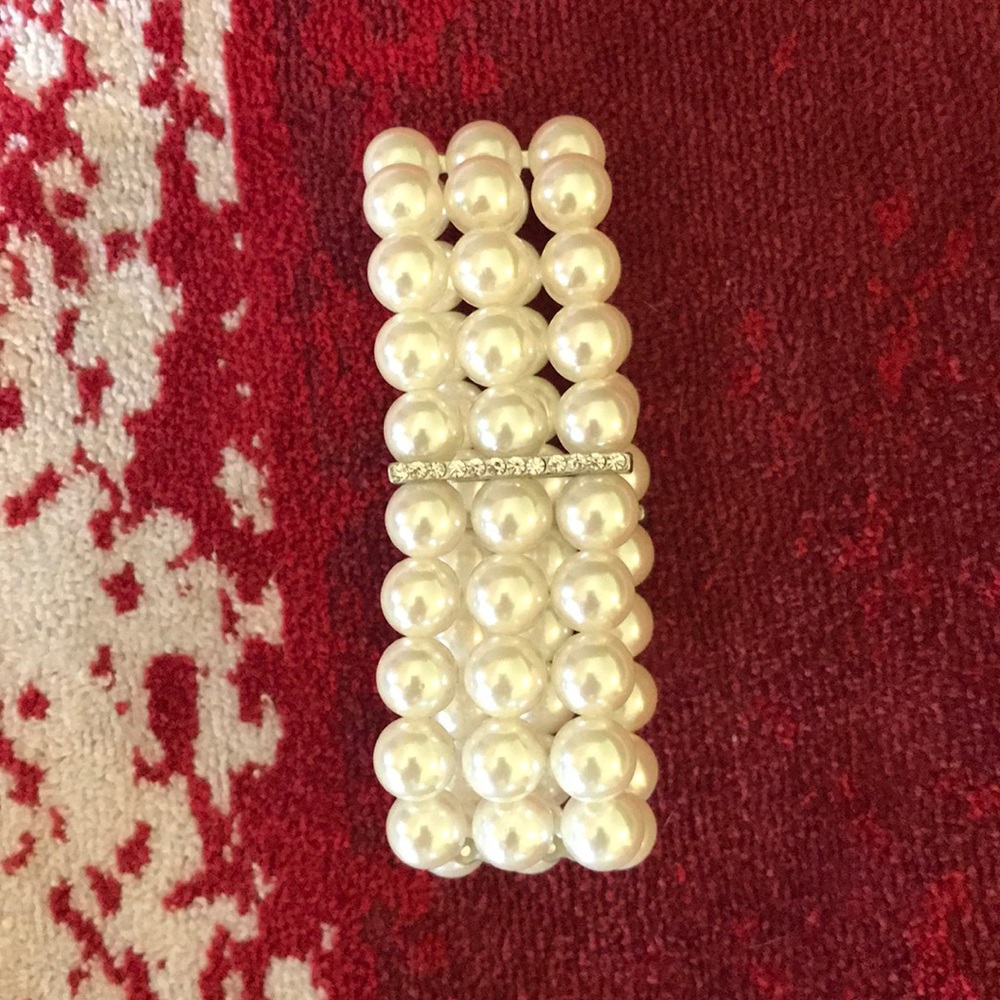 Pearl and diamond bracelet